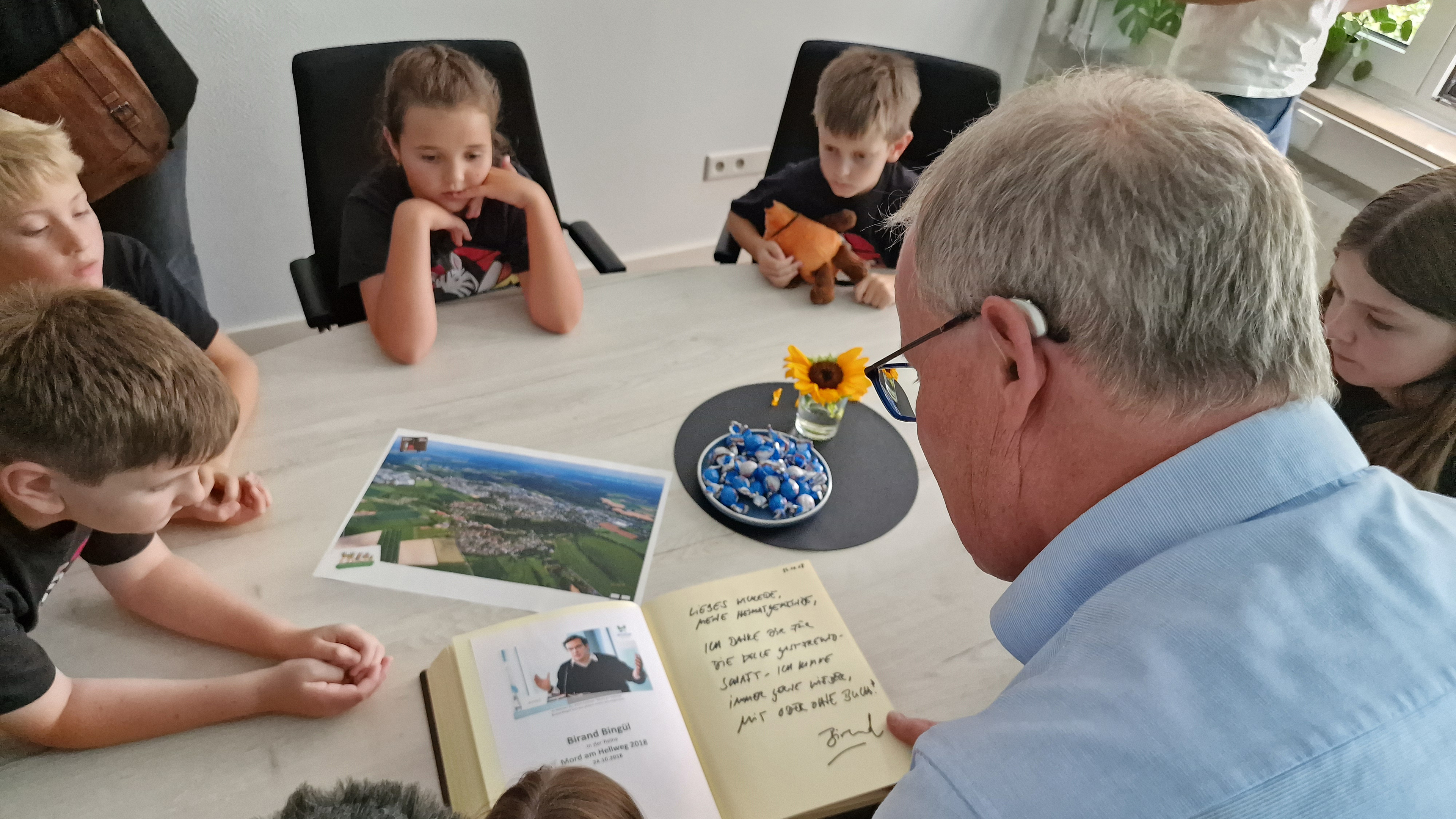 MausKlasse Wickede auf Reportage-Tour beim Bürgermeister von Wickede