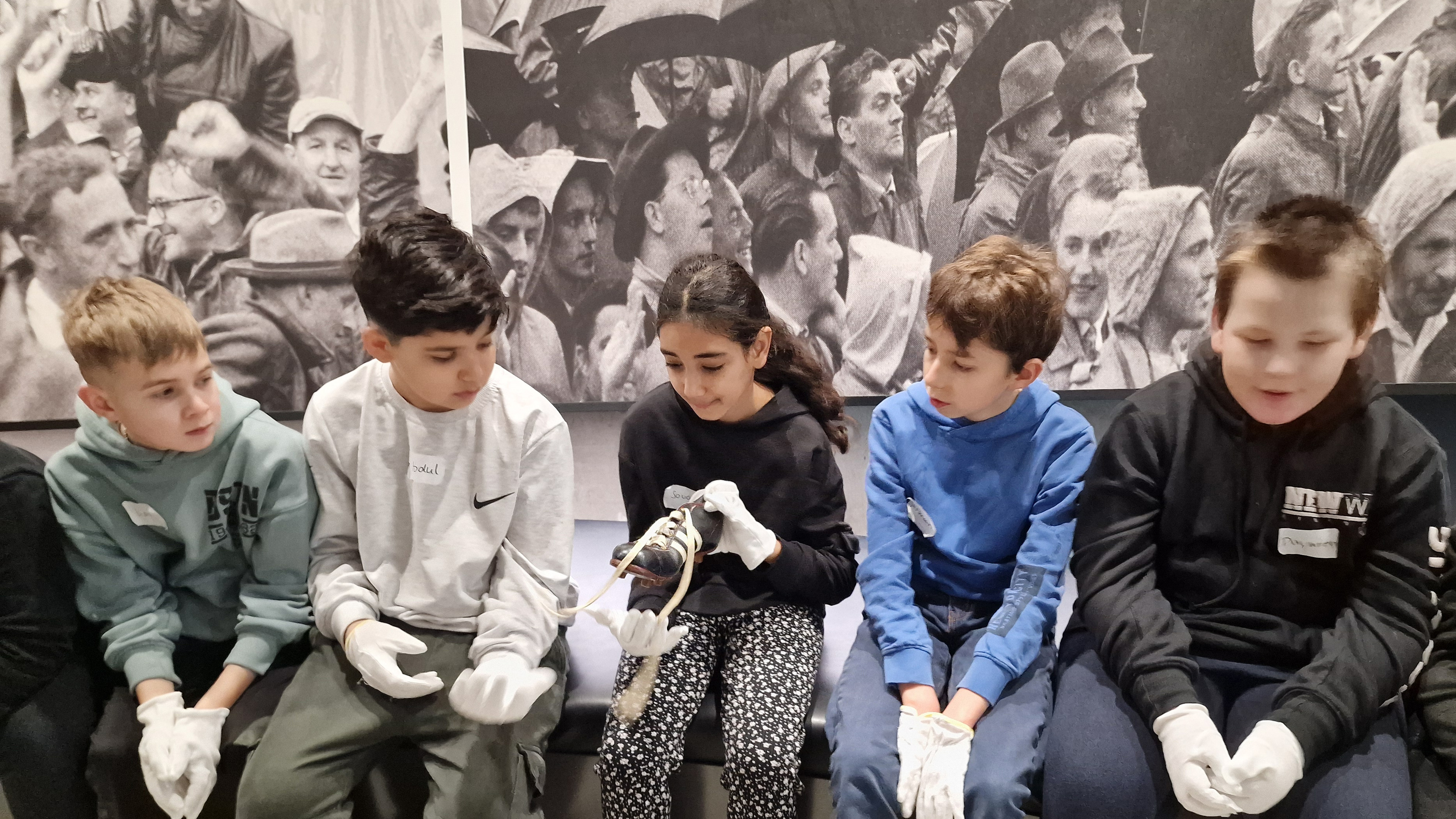 MausKlasse der Wilhelm-Rein-Schule auf Entdeckertour im Deutschen Fußballmuseum in Dortmund