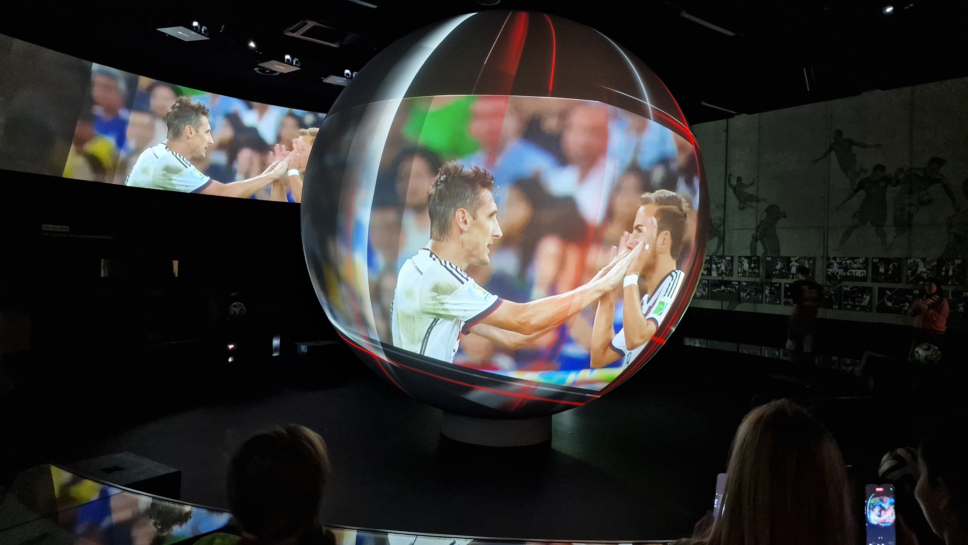 MausKlasse der Wilhelm-Rein-Schule auf Entdeckertour im Deutschen Fußballmuseum in Dortmund