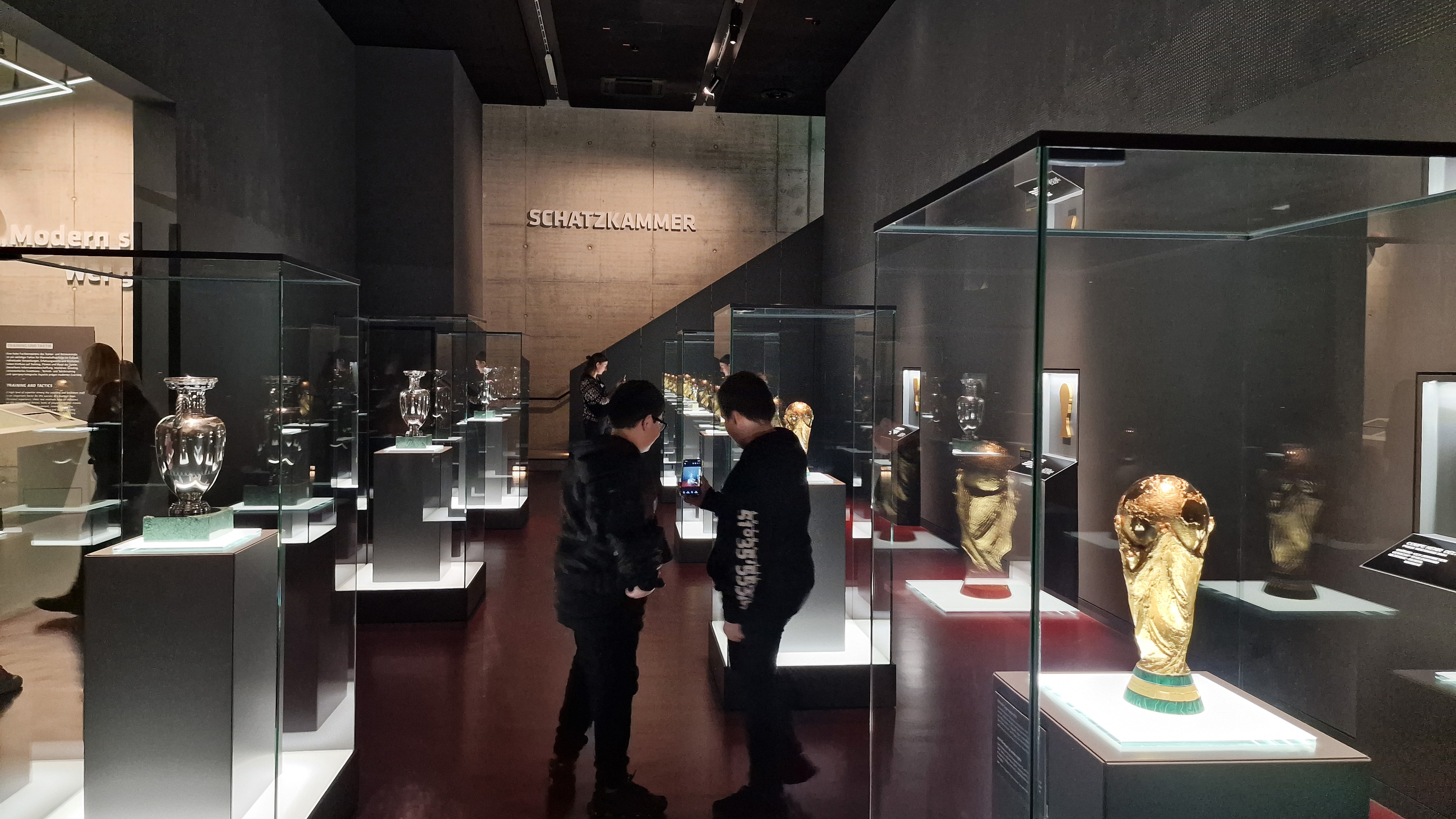 MausKlasse der Wilhelm-Rein-Schule auf Entdeckertour im Deutschen Fußballmuseum in Dortmund