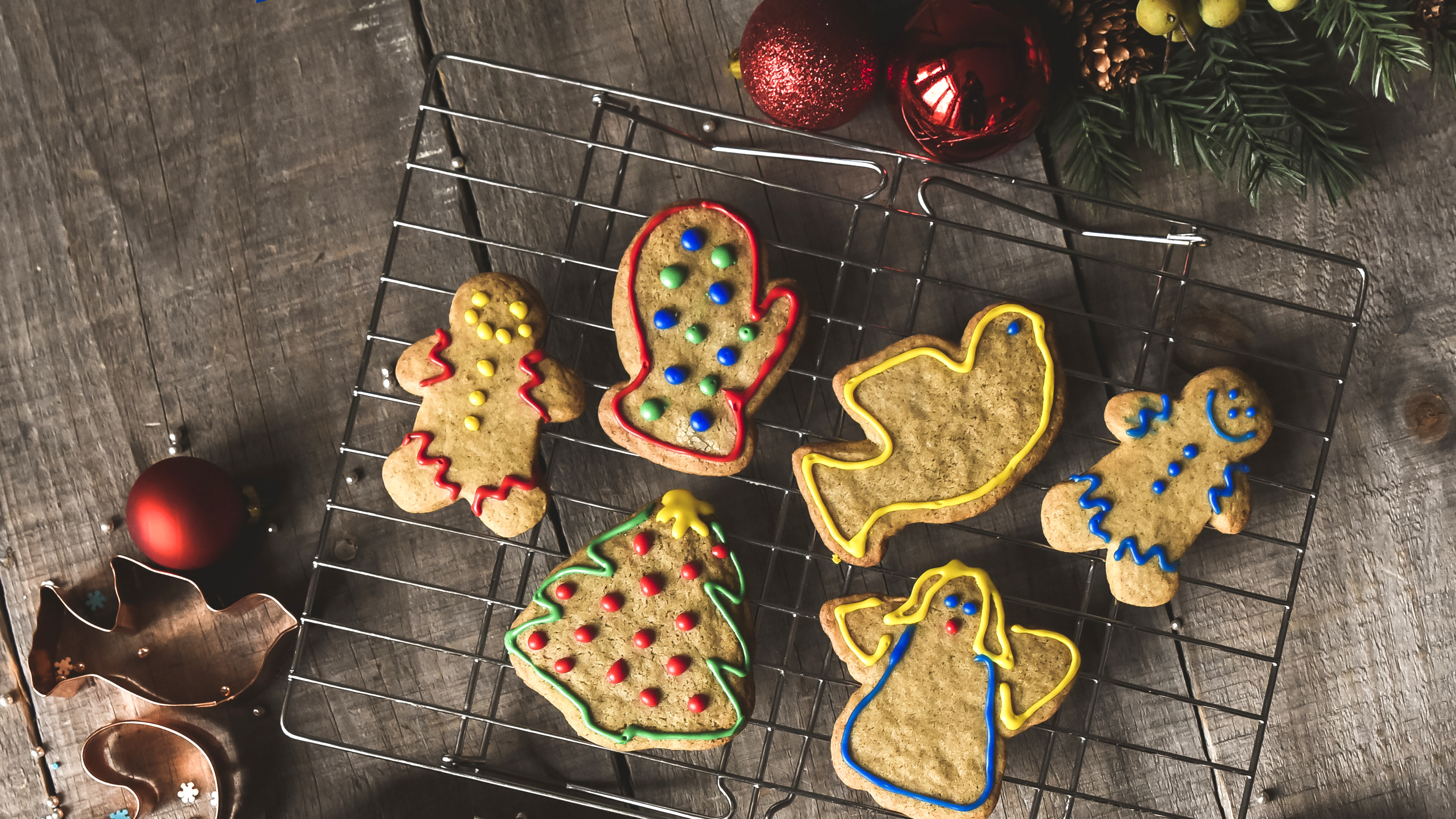 Plätzchen mit Weihnachtsdeko