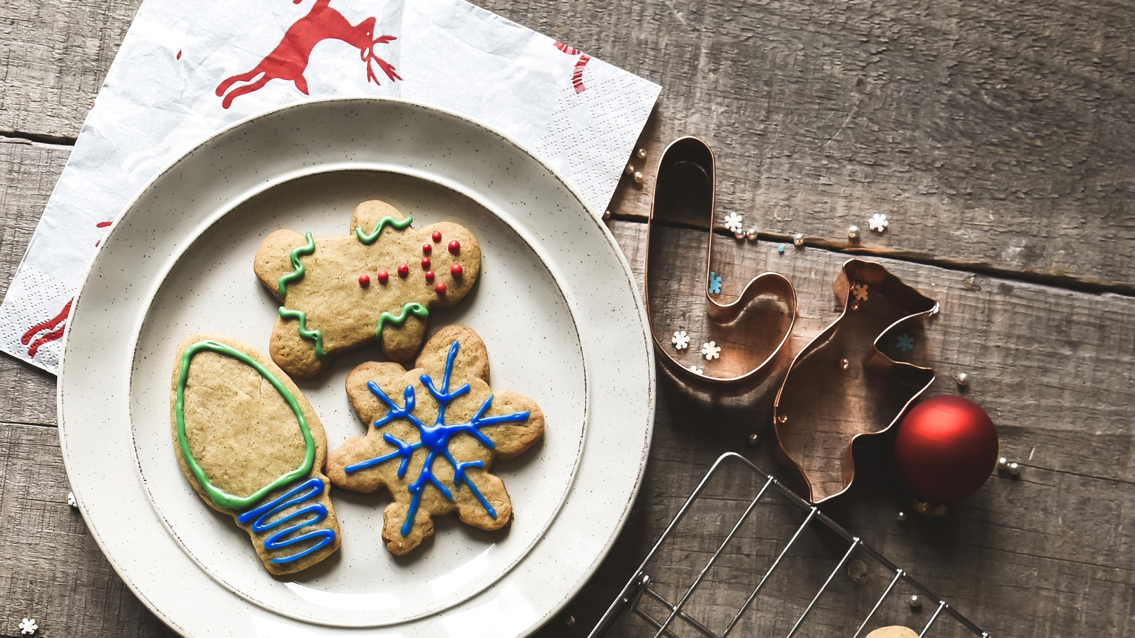 Plätzchen mit Weihnachtsdeko