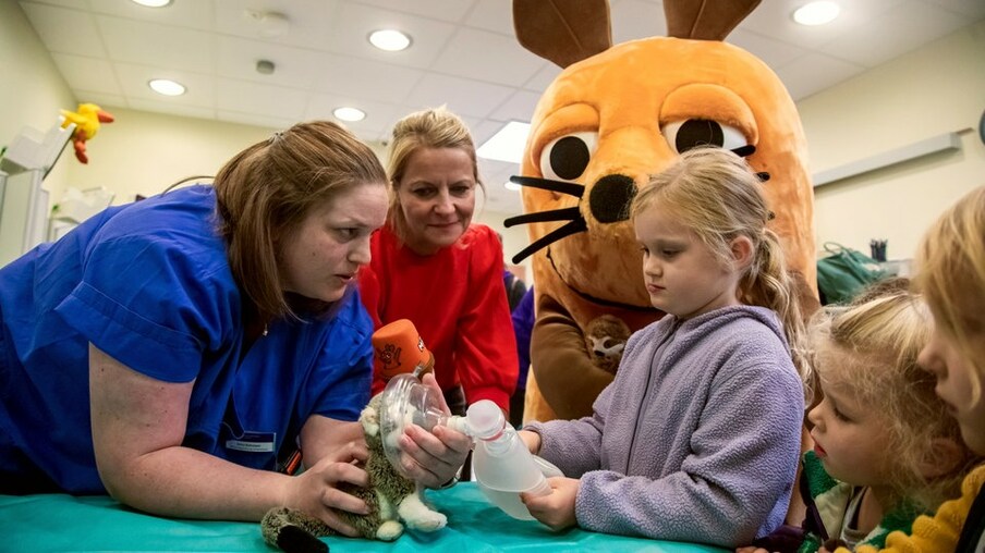 Nina Heuser in der Teddyklinik